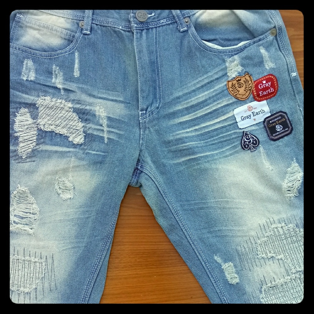 Gray Earth Distressed 90's Patches Jeans👖🍺